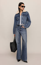 z supply Hush The Daily Denim Fur Jacket blue denim jacket with fur collar styled with jeans and black tote