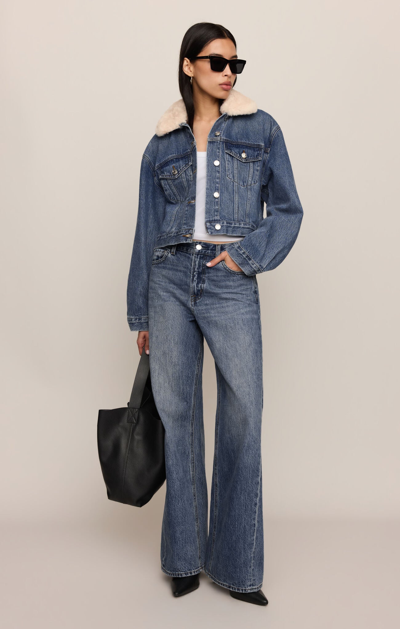 z supply Hush The Daily Denim Fur Jacket blue denim jacket with fur collar styled with jeans and black tote