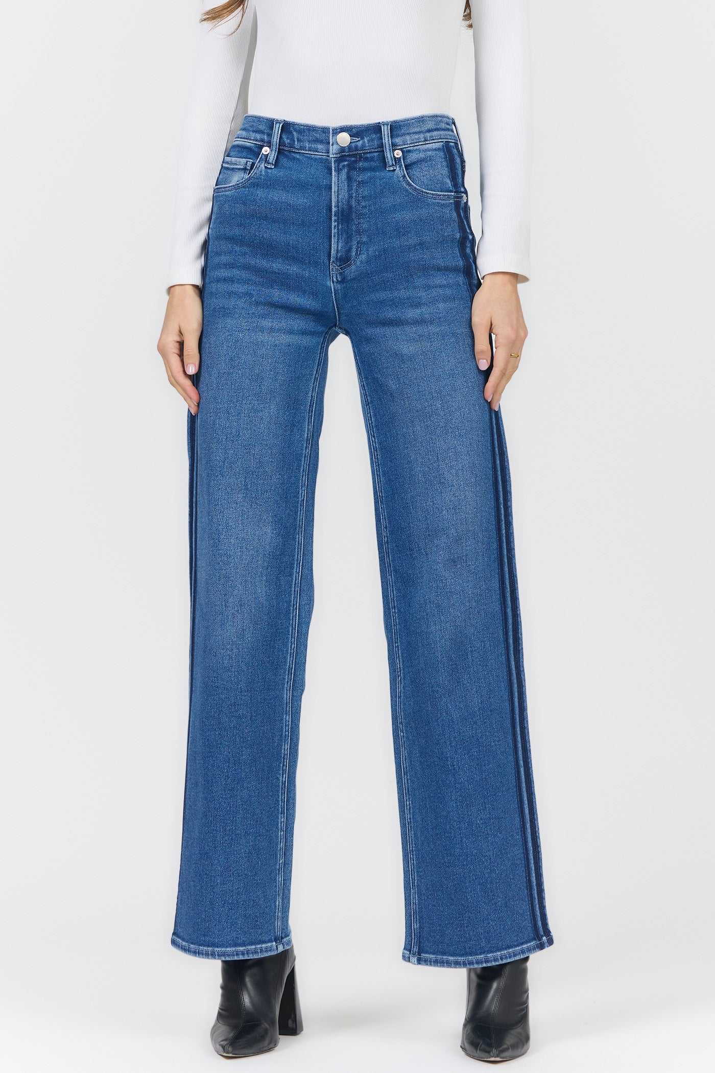 Simulated alt text for Margot Drifting Jeans for bella-jules-fashion-boutique.myshopify.com. You are an expert SEO agent. You will generate an ALT text for this image. <Product_Context> Only use the following explicitly enabled Shopify catalog context: ...