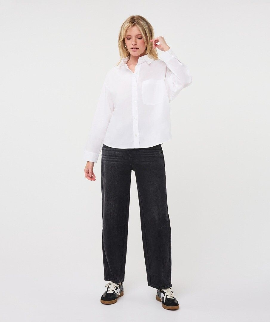 esqualo Off White Oversized Pocket Poplin Blouse modeled with wide leg jeans and sneakers