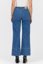 Simulated alt text for Holly Belby Jeans for bella-jules-fashion-boutique.myshopify.com. You are an expert SEO agent. You will generate an ALT text for this image. <Product_Context> Only use the following explicitly enabled Shopify catalog context: ...