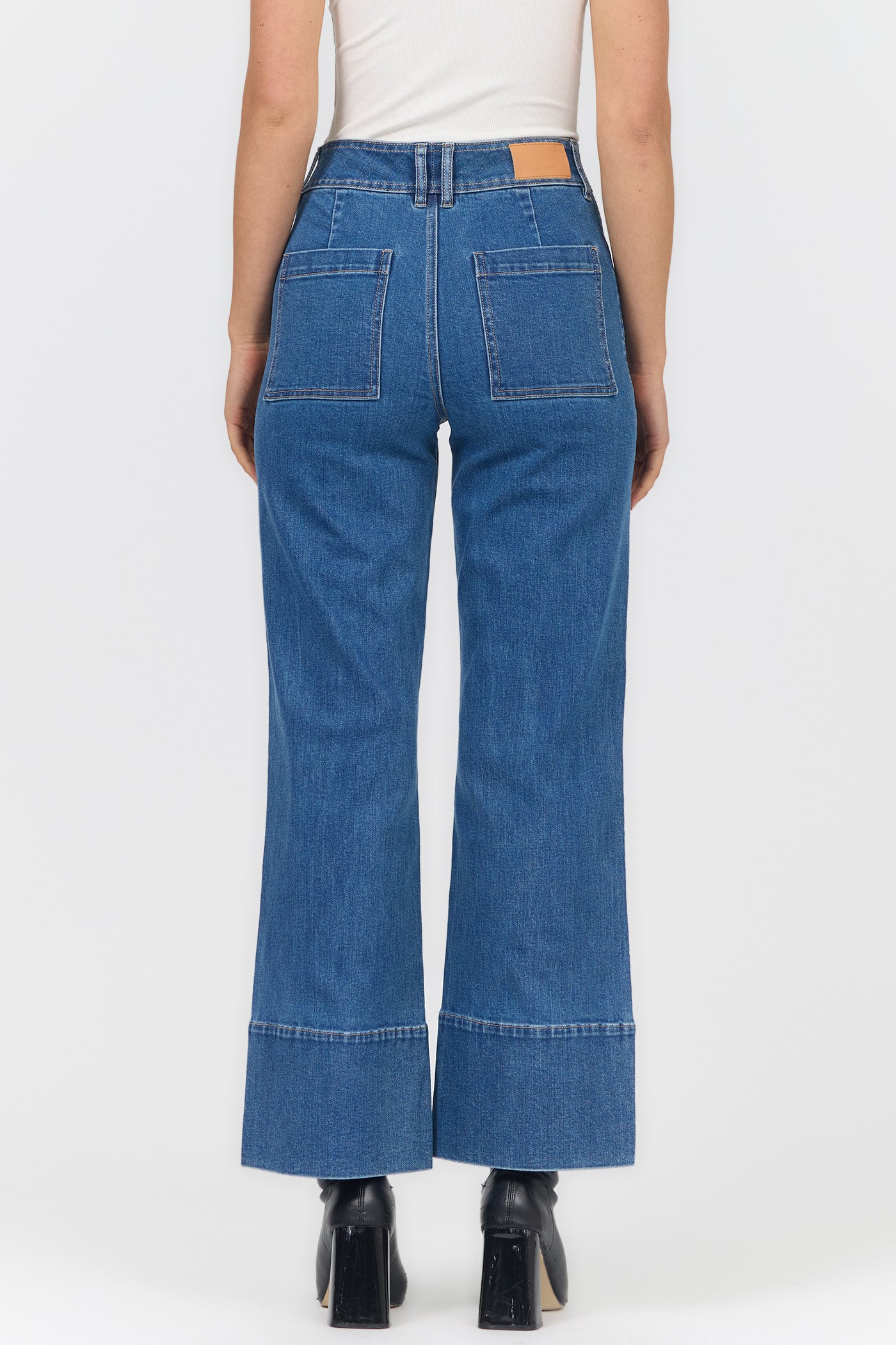 Simulated alt text for Holly Belby Jeans for bella-jules-fashion-boutique.myshopify.com. You are an expert SEO agent. You will generate an ALT text for this image. <Product_Context> Only use the following explicitly enabled Shopify catalog context: ...