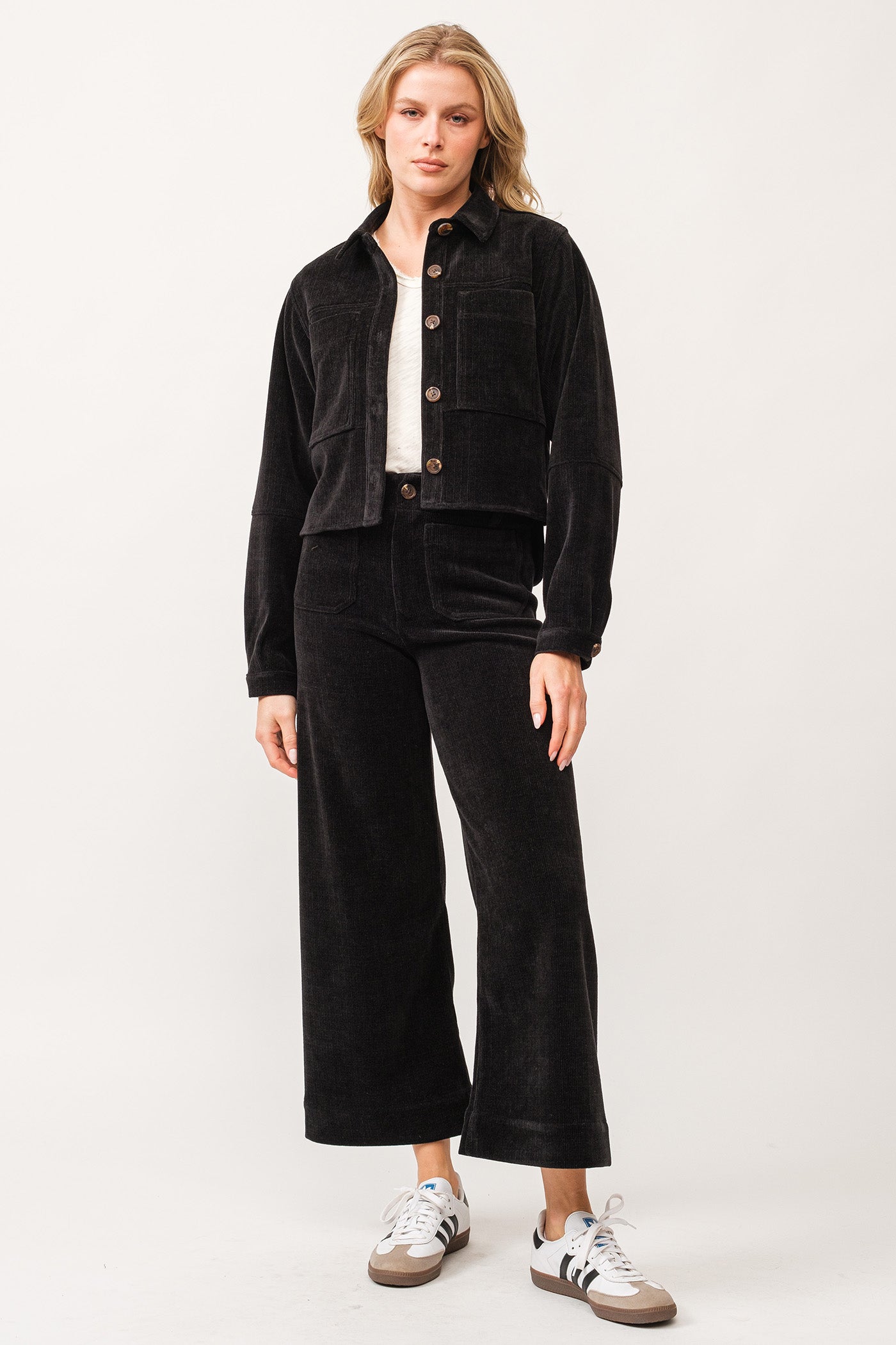 Simulated alt text for Black Cropped Gina Card Jacket for bella-jules-fashion-boutique.myshopify.com. You are an expert SEO agent. You will generate an ALT text for this image. <Product_Context> Only use the following explicitly enabled Shopify catalog context: ...