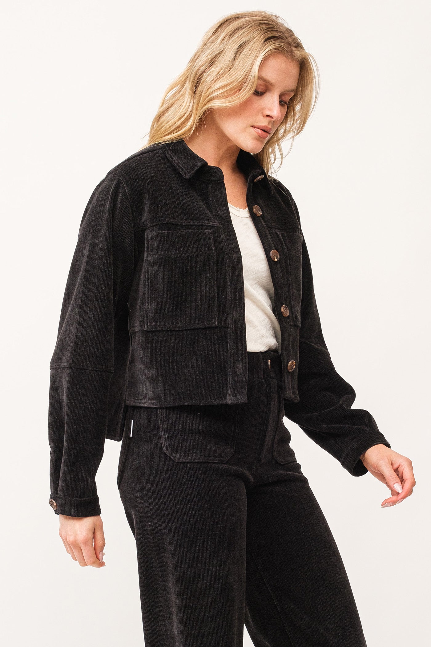 Simulated alt text for Black Cropped Gina Card Jacket for bella-jules-fashion-boutique.myshopify.com. You are an expert SEO agent. You will generate an ALT text for this image. <Product_Context> Only use the following explicitly enabled Shopify catalog context: ...