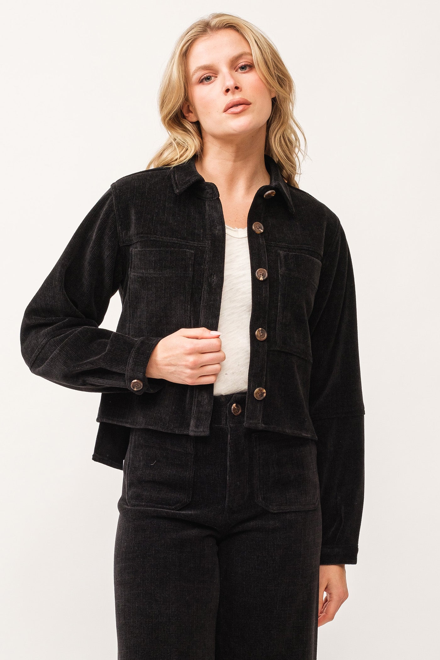 Simulated alt text for Black Cropped Gina Card Jacket for bella-jules-fashion-boutique.myshopify.com. You are an expert SEO agent. You will generate an ALT text for this image. <Product_Context> Only use the following explicitly enabled Shopify catalog context: ...