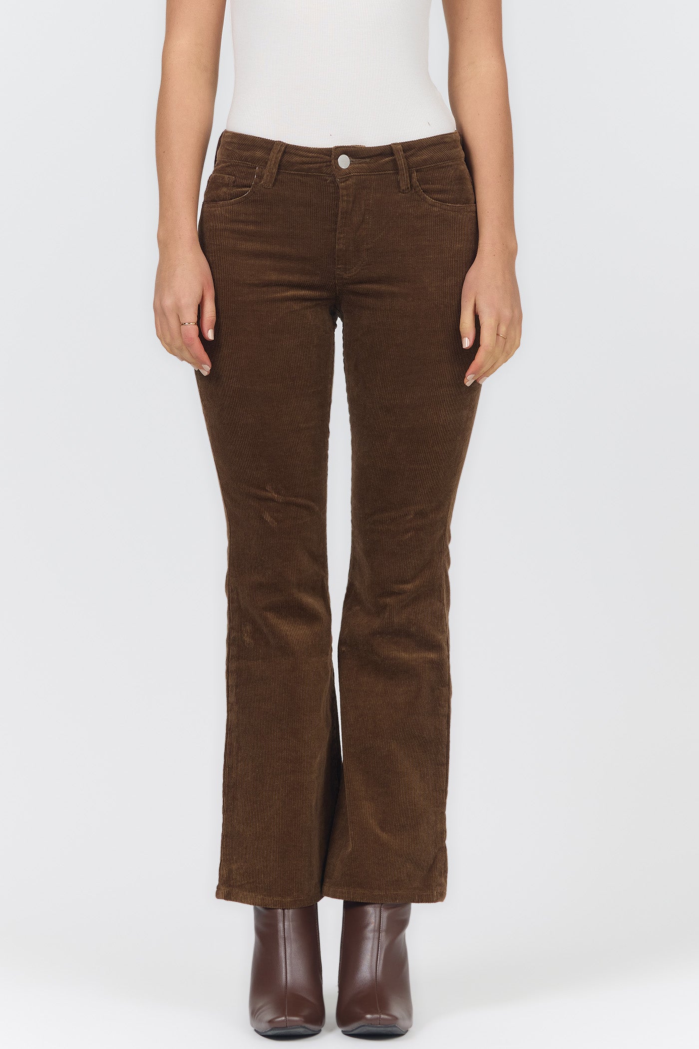 Simulated alt text for Florence Cappuccino Pant for bella-jules-fashion-boutique.myshopify.com. You are an expert SEO agent. You will generate an ALT text for this image. <Product_Context> Only use the following explicitly enabled Shopify catalog context: ...