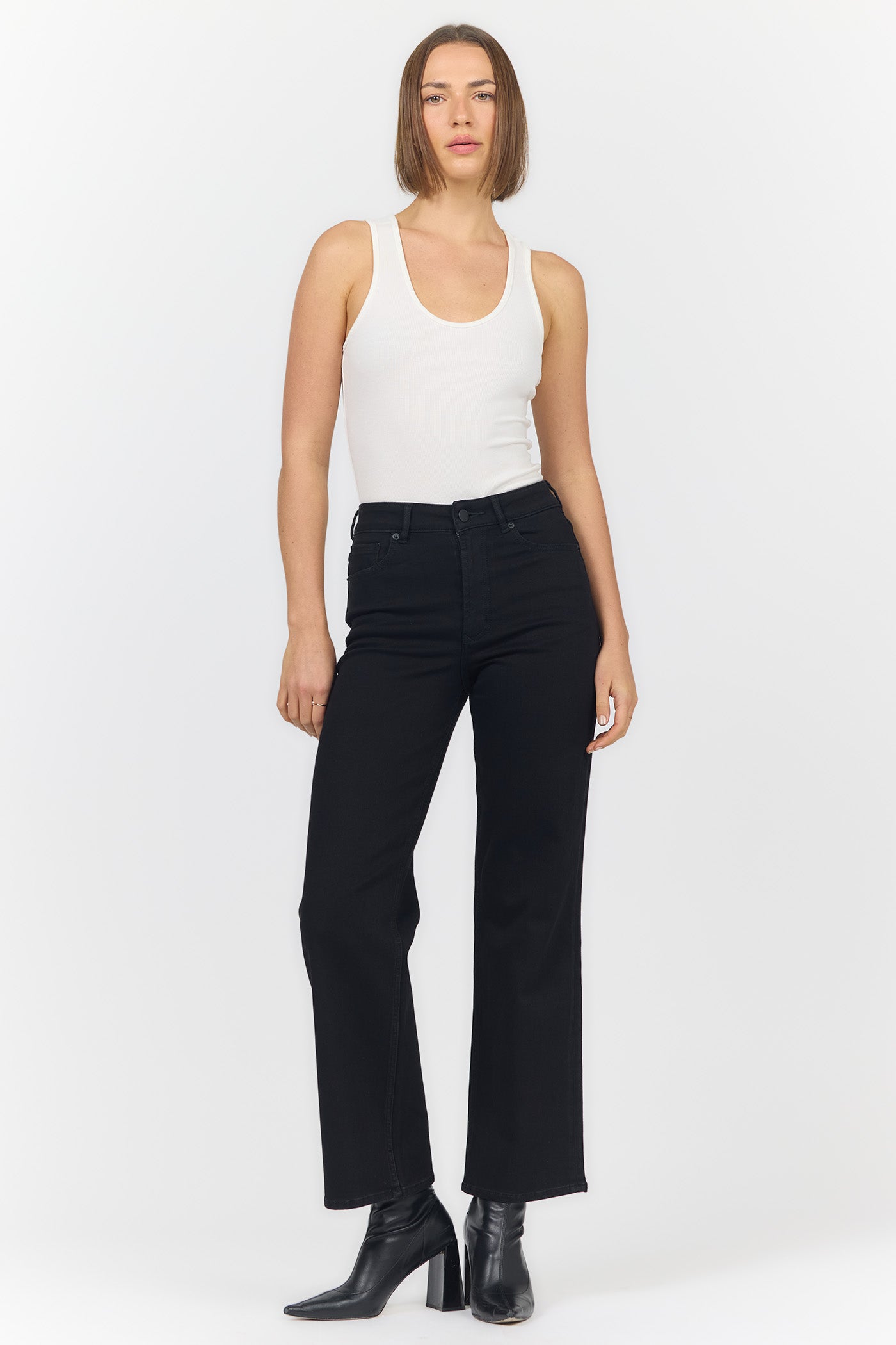 Simulated alt text for Holly Black Arrow Jeans for bella-jules-fashion-boutique.myshopify.com. You are an expert SEO agent. You will generate an ALT text for this image. <Product_Context> Only use the following explicitly enabled Shopify catalog context: ...