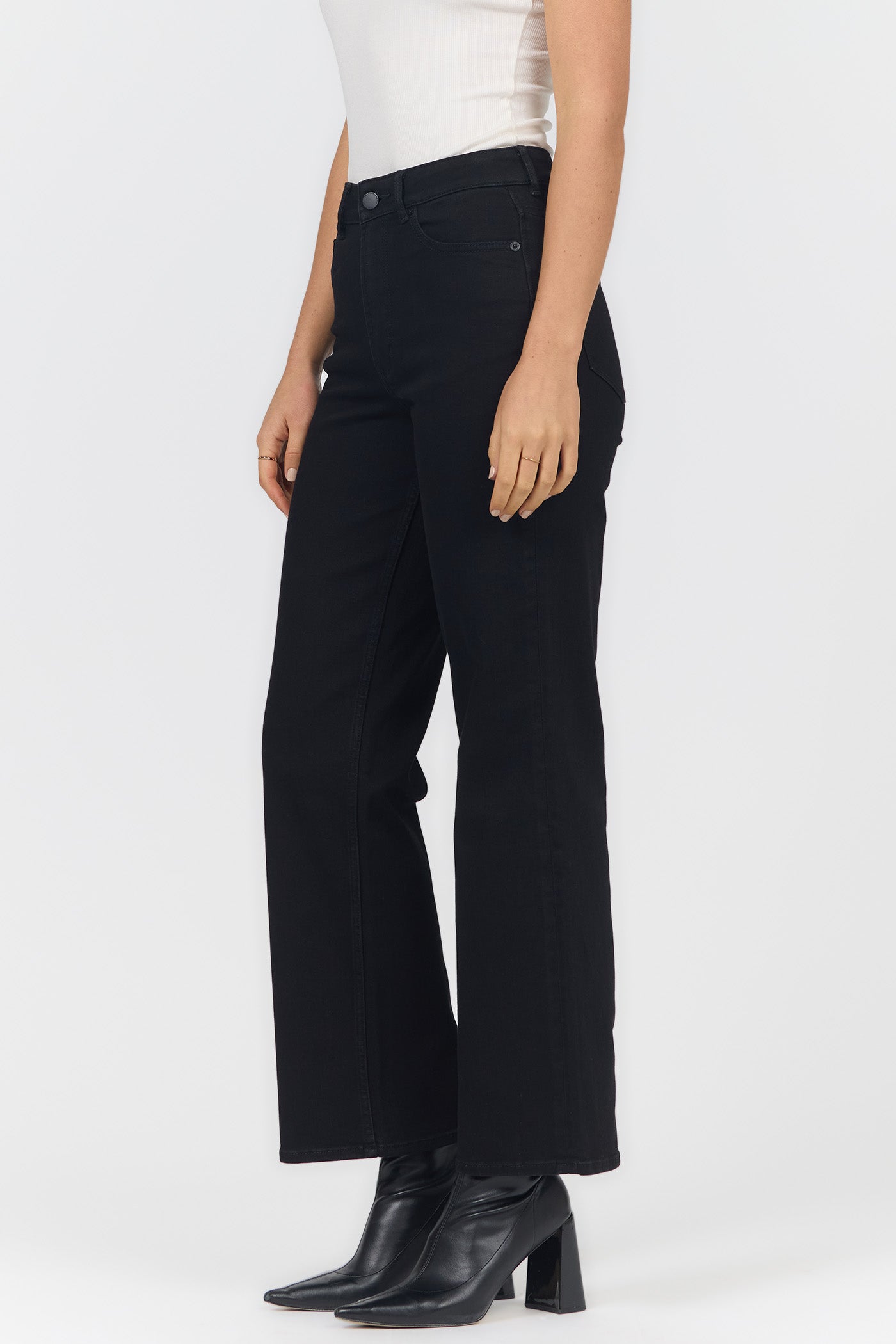Simulated alt text for Holly Black Arrow Jeans for bella-jules-fashion-boutique.myshopify.com. You are an expert SEO agent. You will generate an ALT text for this image. <Product_Context> Only use the following explicitly enabled Shopify catalog context: ...