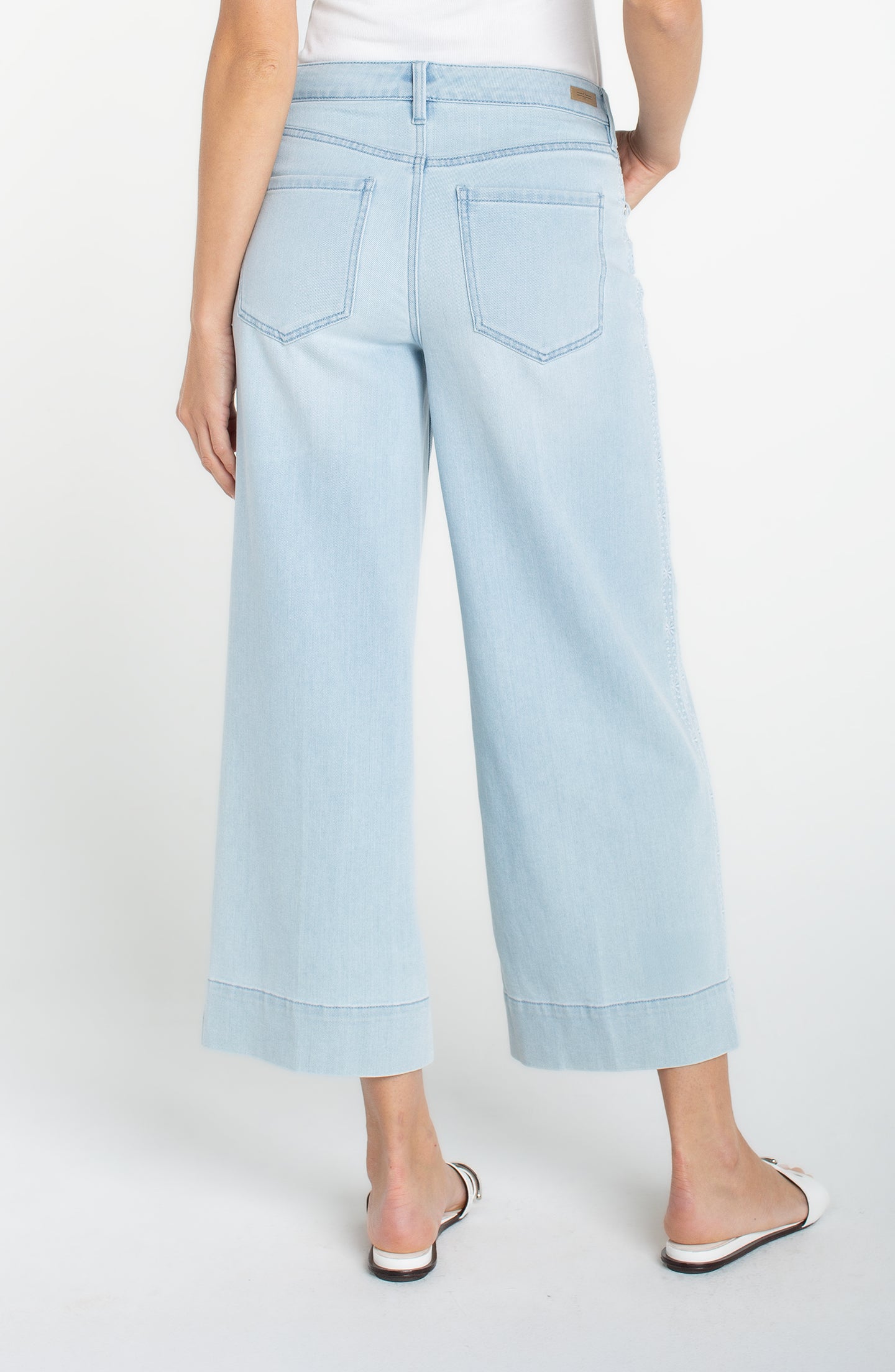 Model wearing light blue wide-leg jeans Marine Flowers Stride Crop Wide Led w/ Embroidered Side Seam by liverpool