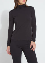Lysse Essential Longsleeve Turtleneck in black on model