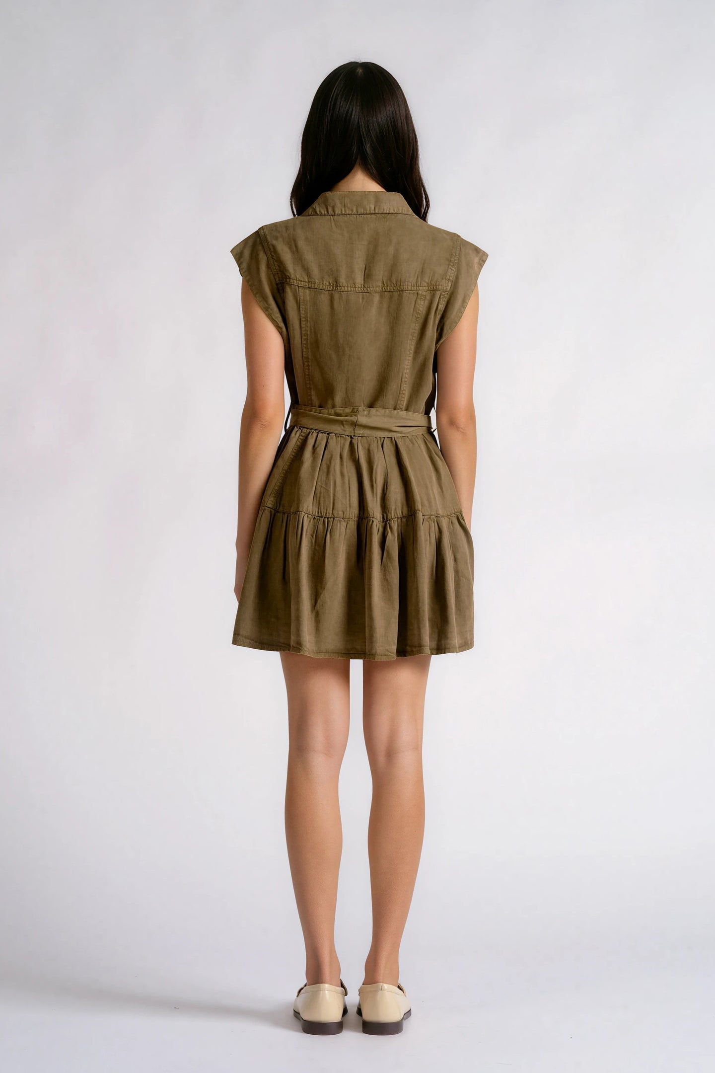 Elan Olive Grove green collared sleeveless tiered dress, back view
