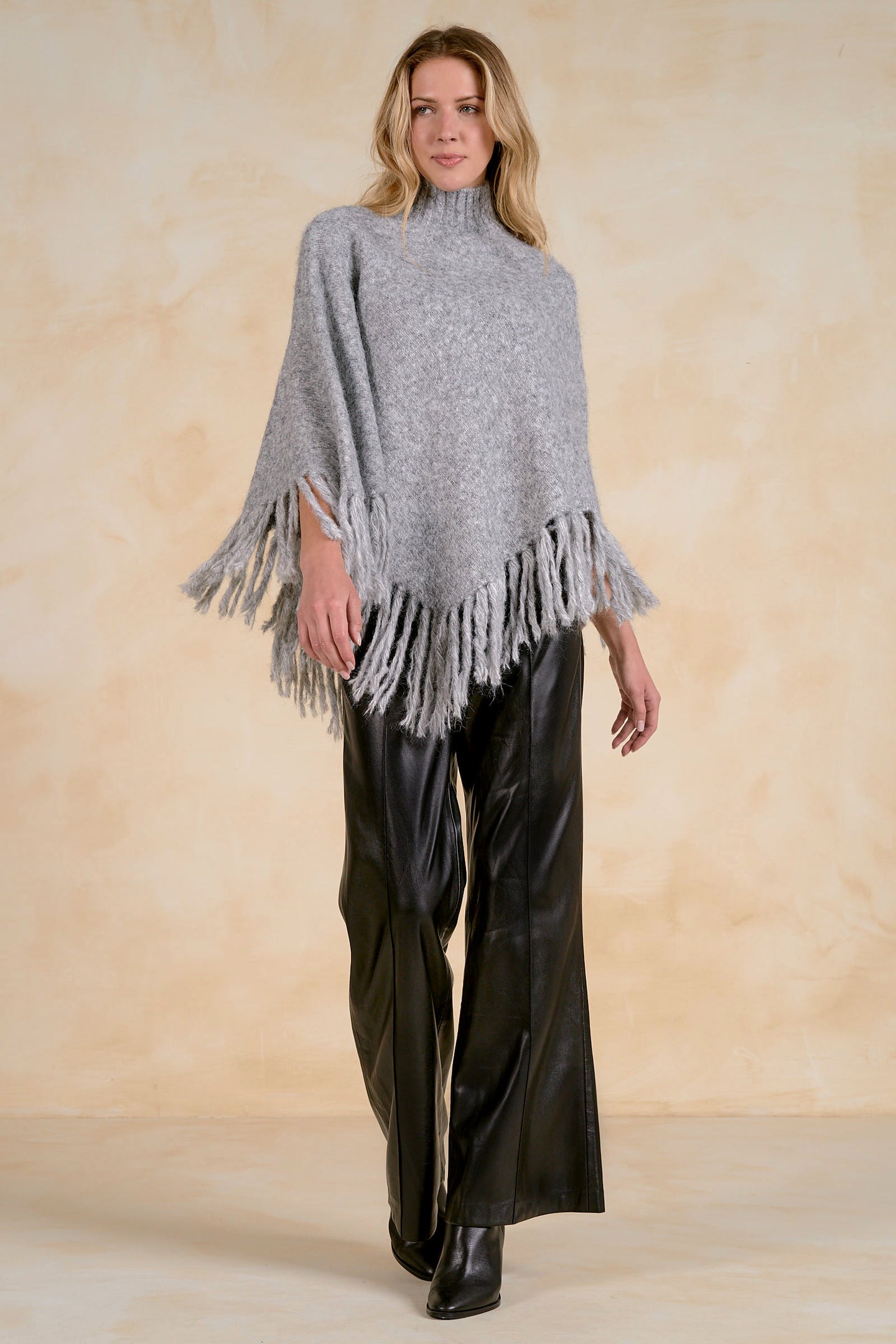 Elan Poncho