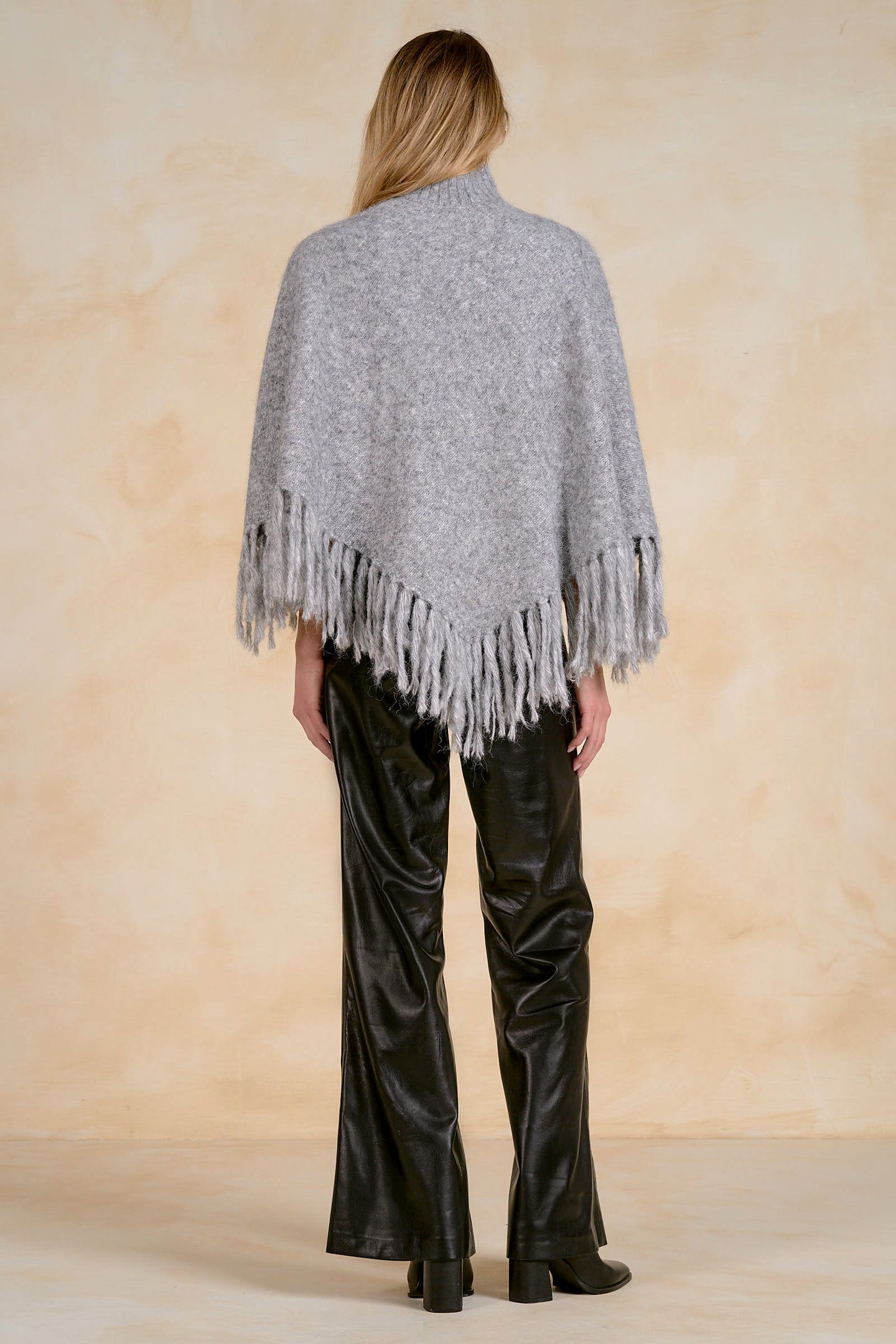 Elan Poncho