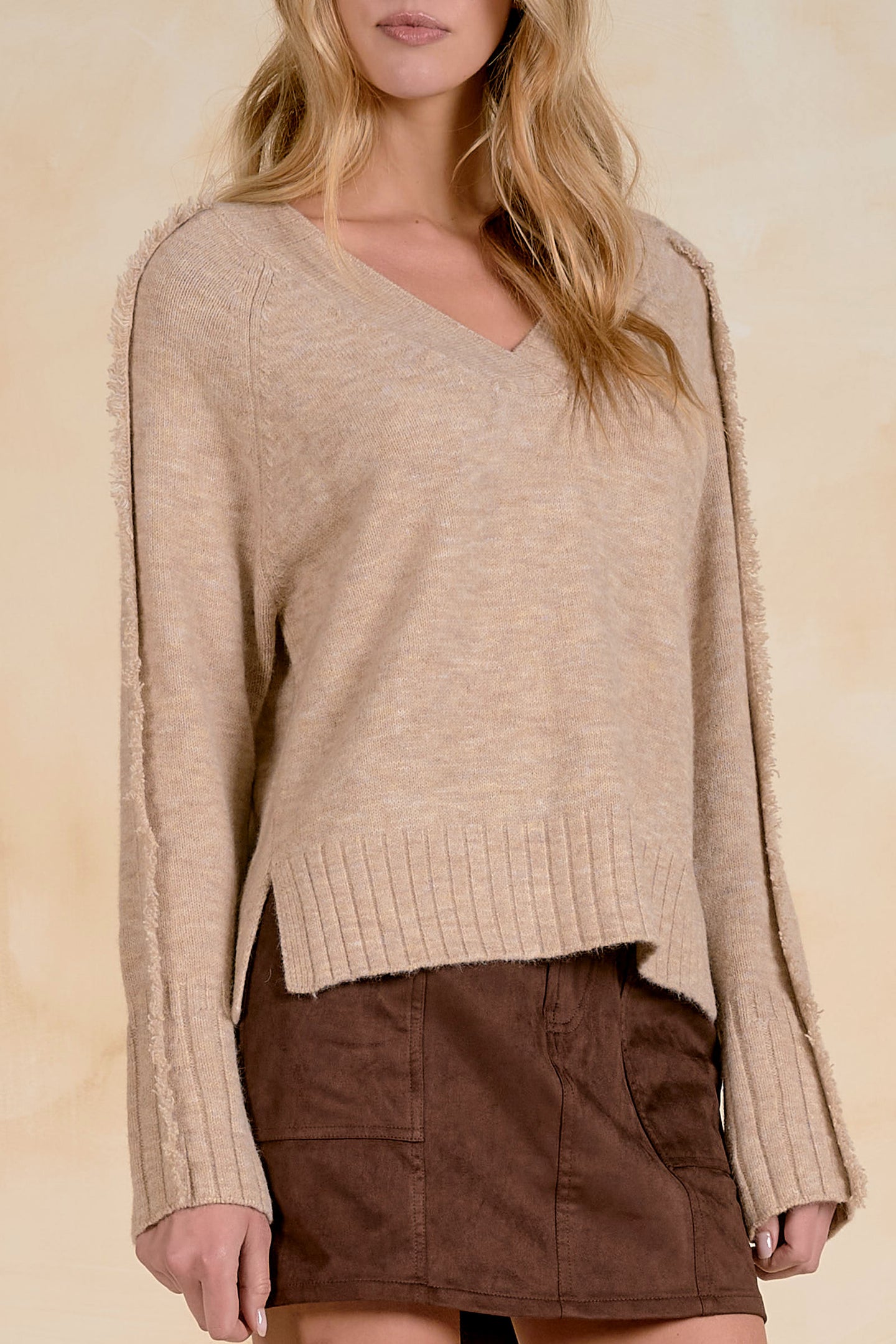 Elan Simply Stone beige V-neck sweater, neckline and knit texture detail