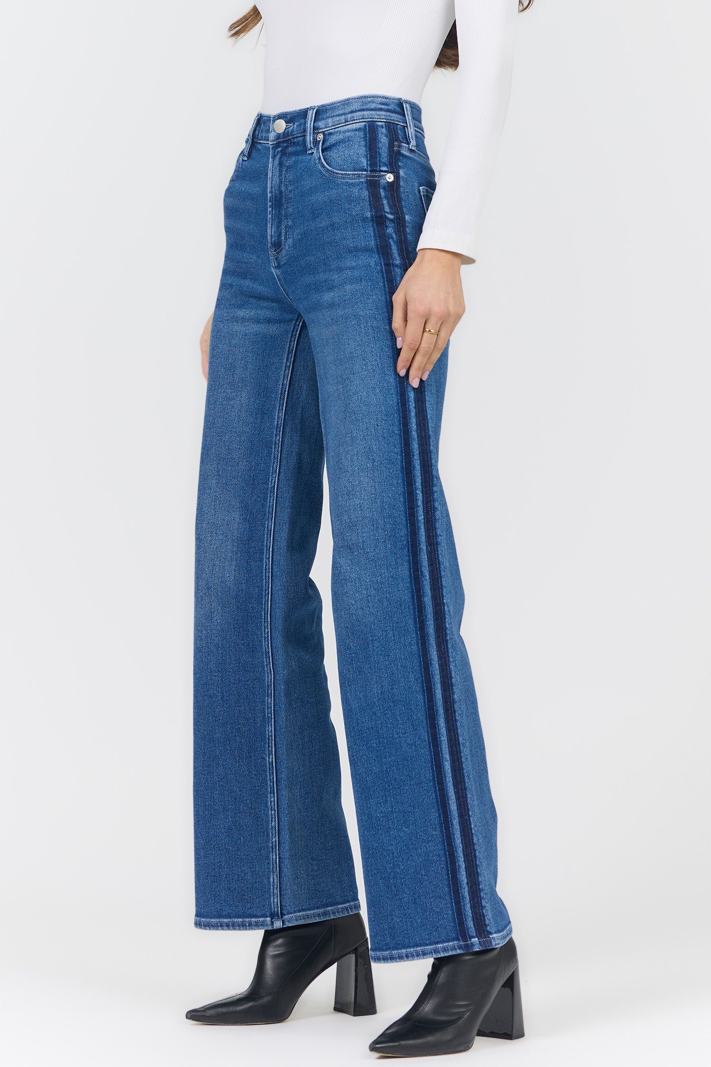 Simulated alt text for Margot Drifting Jeans for bella-jules-fashion-boutique.myshopify.com. You are an expert SEO agent. You will generate an ALT text for this image. <Product_Context> Only use the following explicitly enabled Shopify catalog context: ...